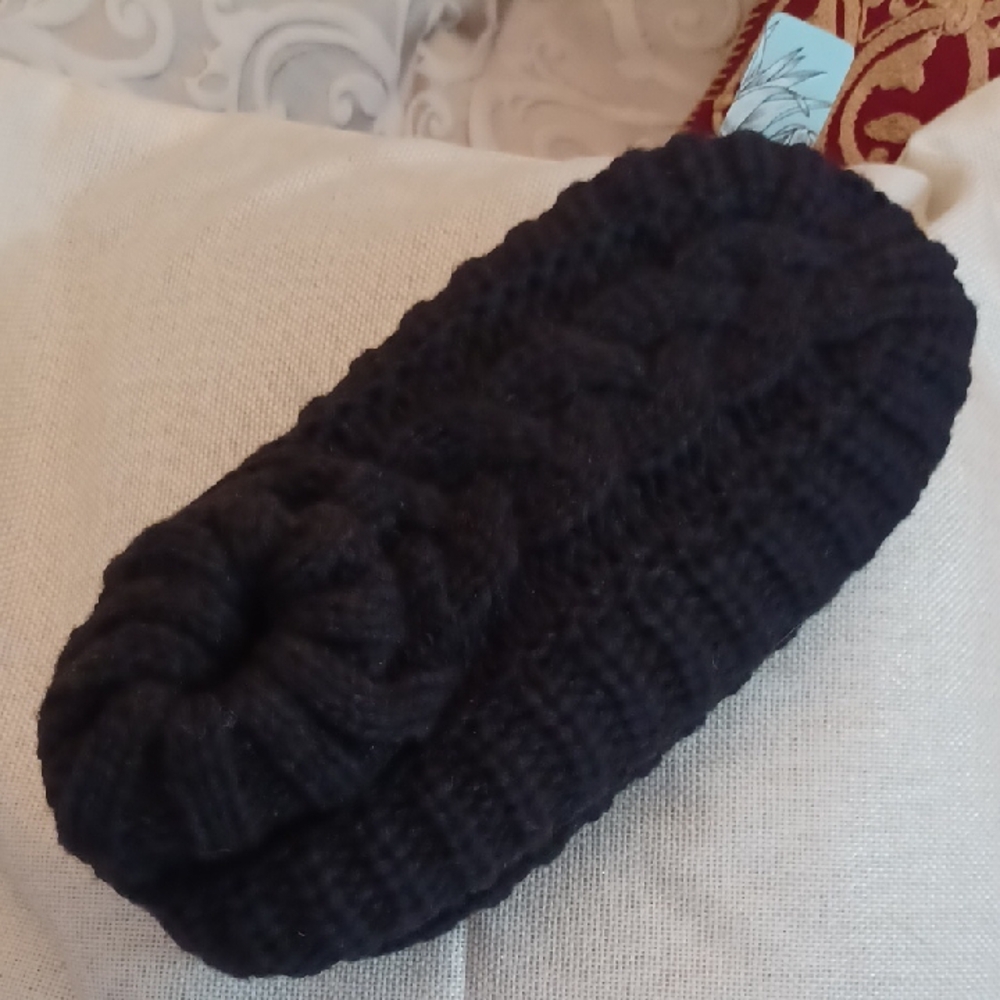 Muk Luks Black Knit Slipper Socks - Picture 2 of 6